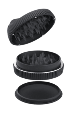 Combie® Černá třídílná magnetická drtička G3 – Průměr 50mm – Polykarbonát Černá třídílná magnetická drtička G3 s průměrem 50mm vyrobená z pevného polykarbonátu, využívající unikátní magnetickou smyčku umístěnou na vnějším okraji a s úložným prostorem ve spodní části.